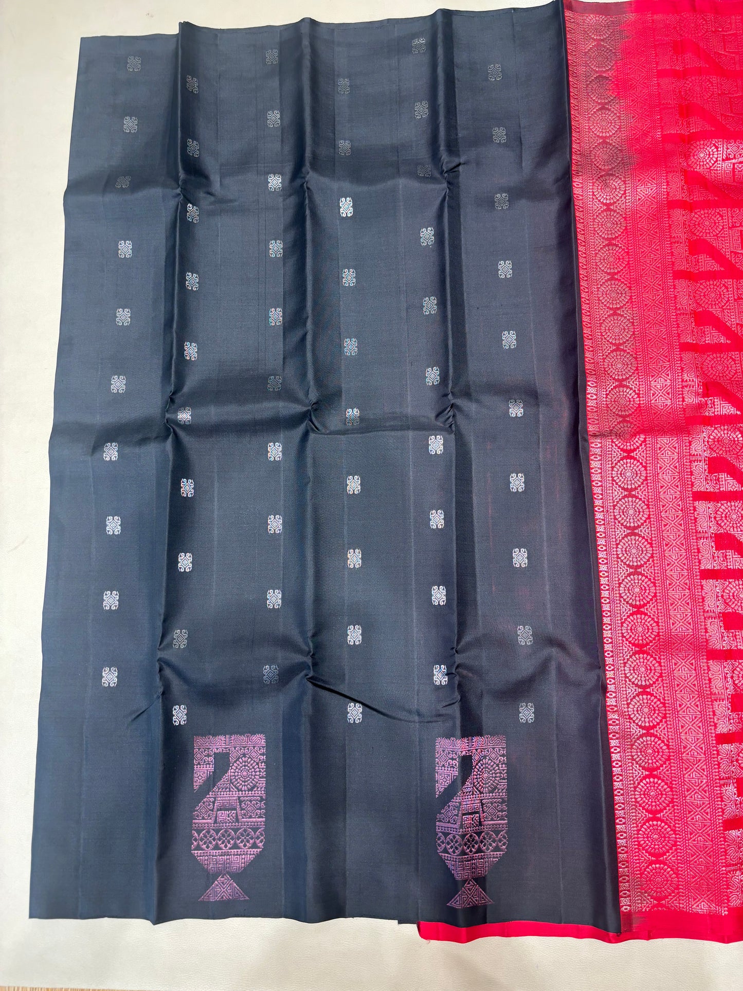 Vaeru black & red handloom softsilk saree - Pure silk saree