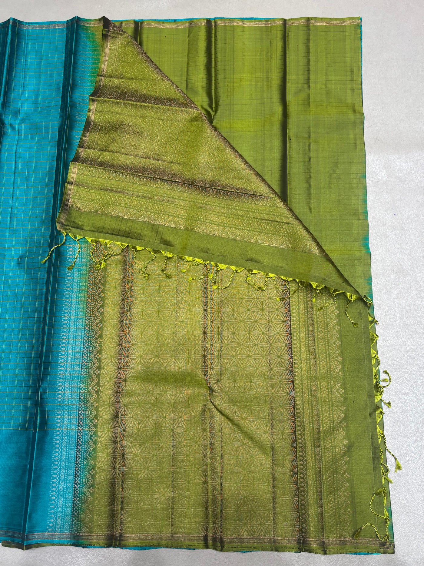 Devika thread checks handloom softsilk saree - Pure silk saree