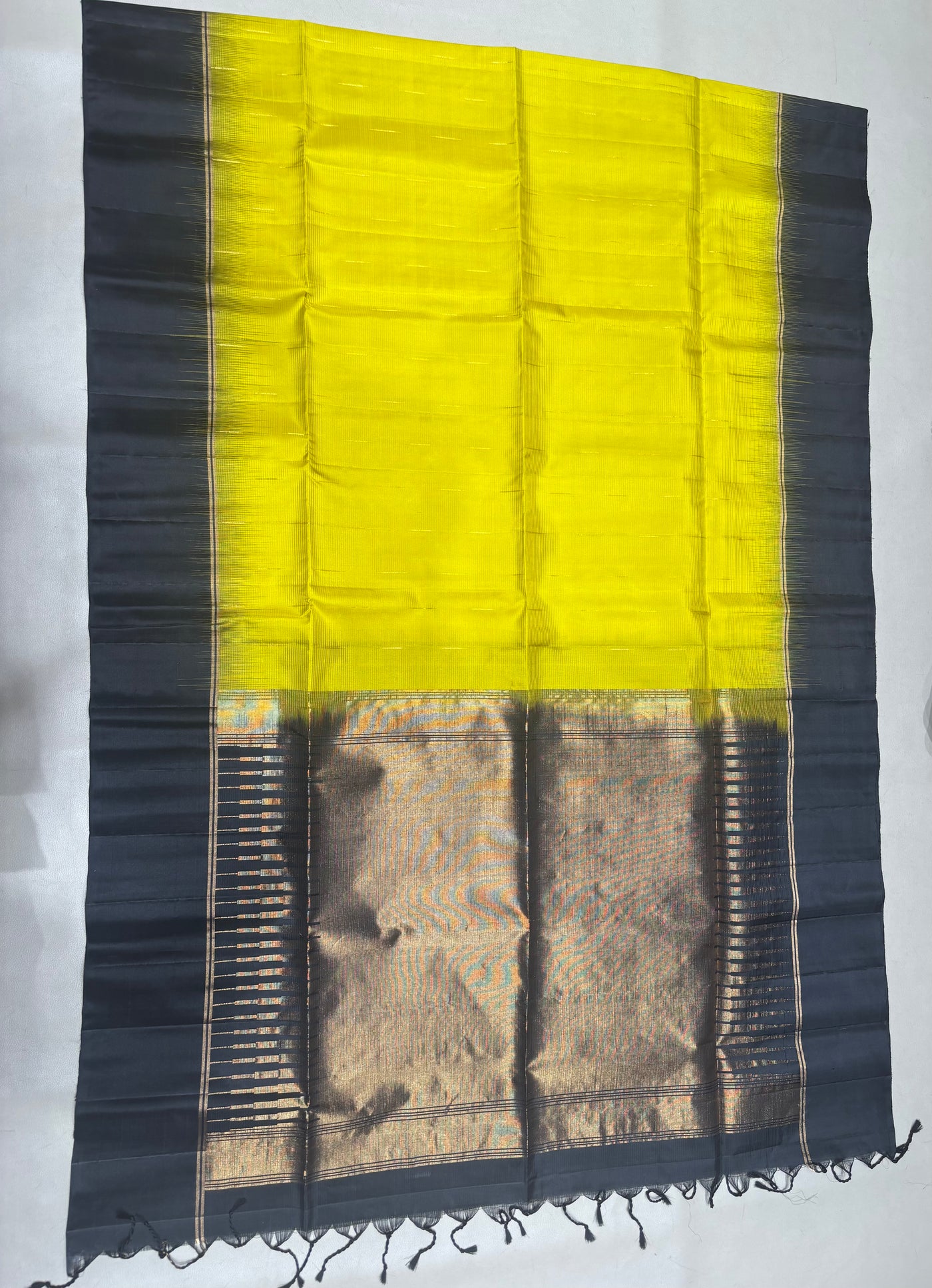 Vamika radium green & black handloom softsilk saree - Pure silk saree- contrast color