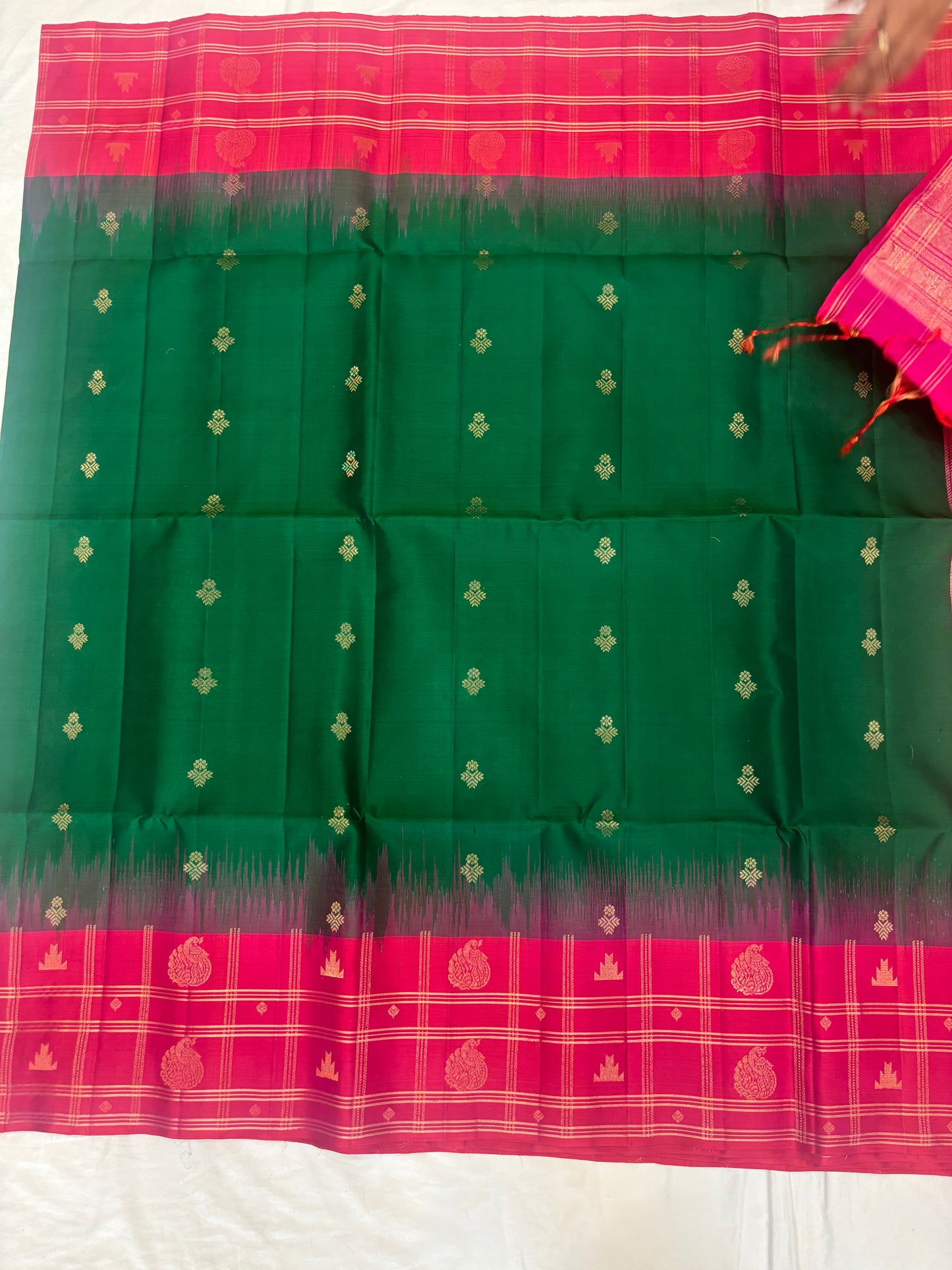 Vizhiyal handloom softsilk saree - Pure silk saree