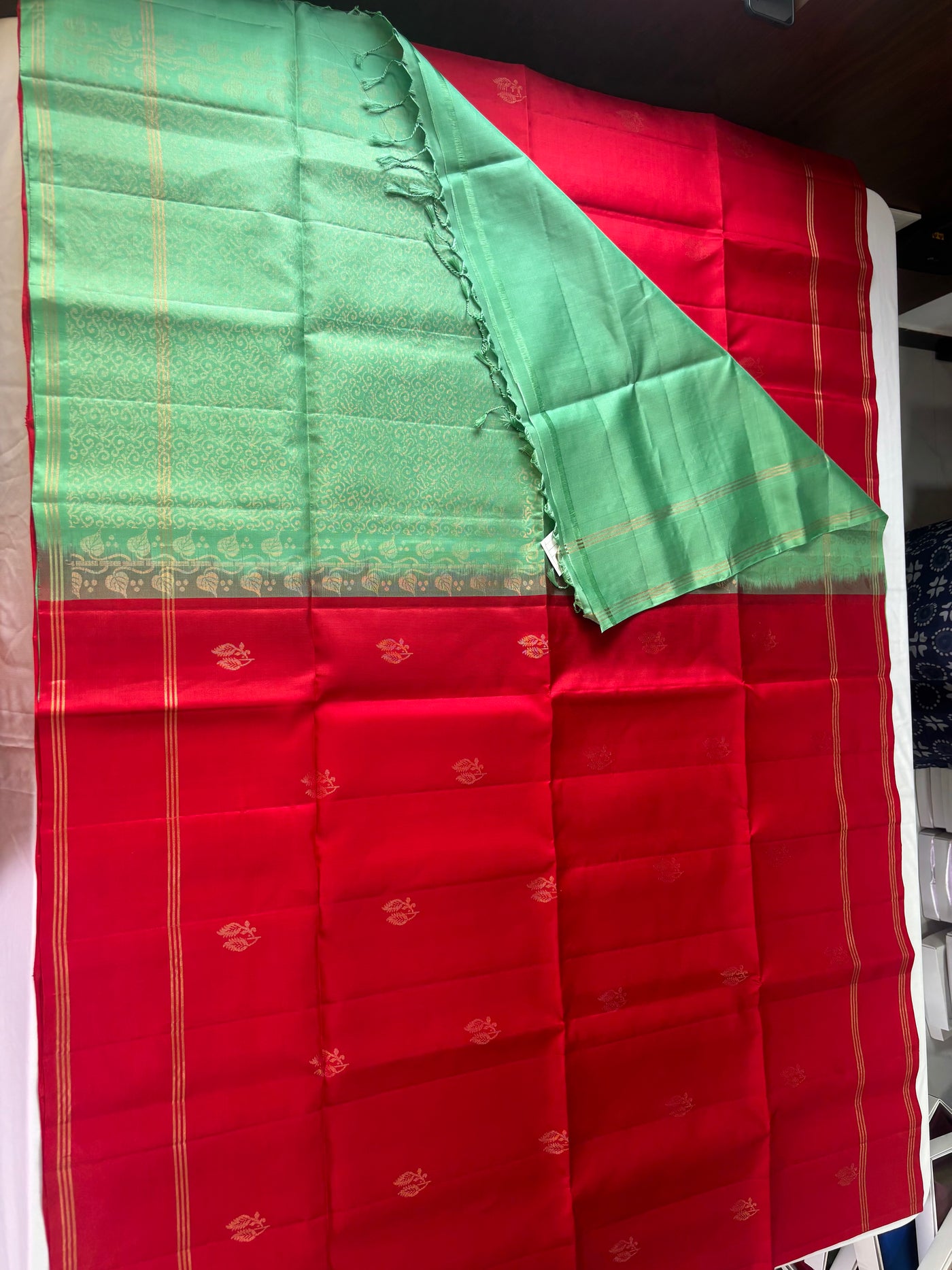 Yazhni handloom softsilk saree - Pure silk saree