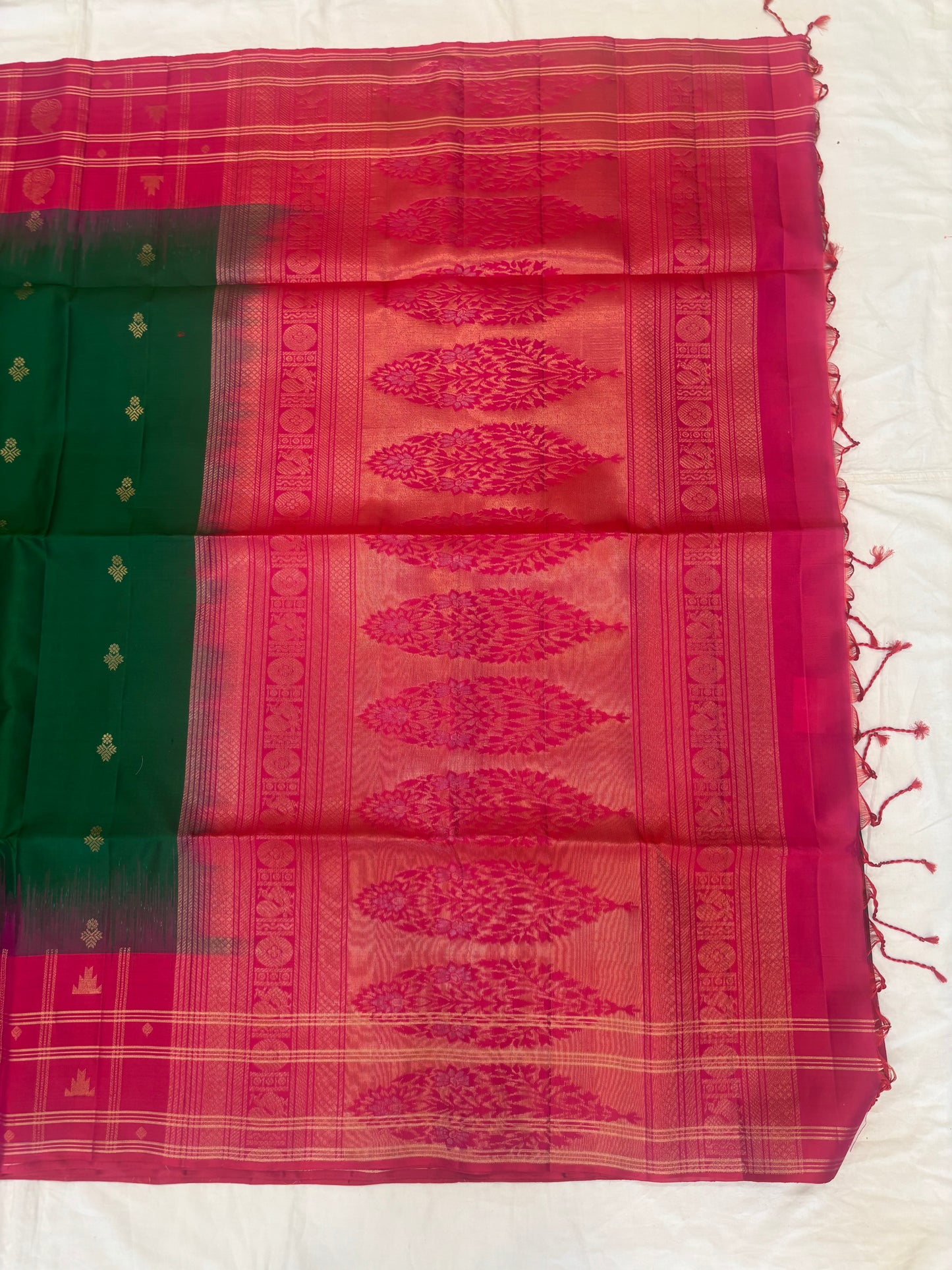 Vizhiyal handloom softsilk saree - Pure silk saree