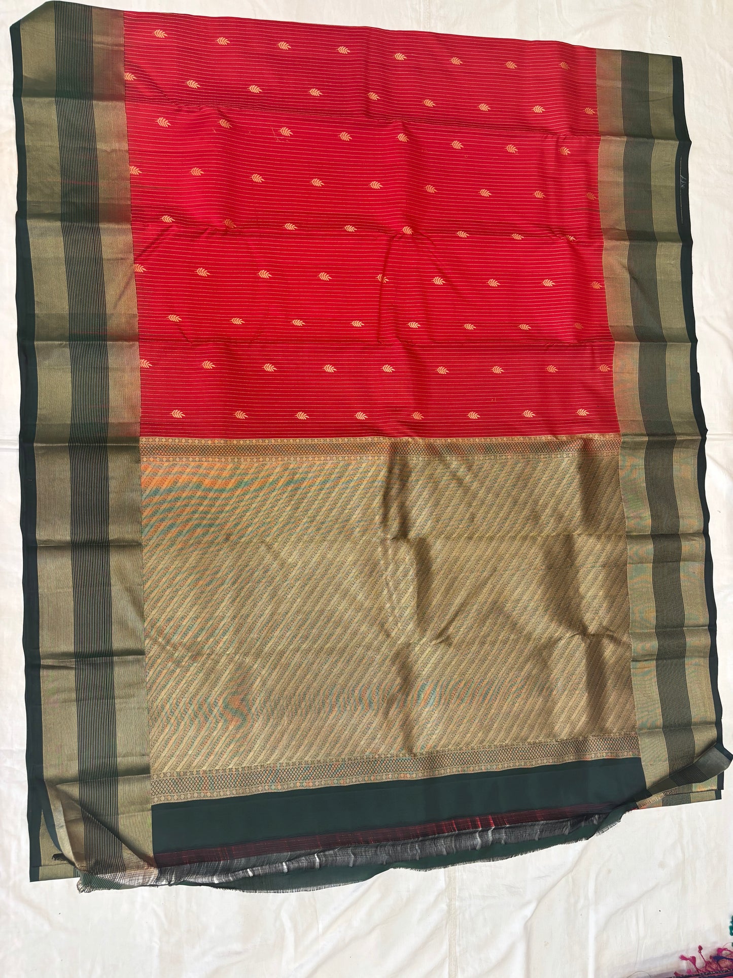 Lahavi red & bottle green softsilk saree vaira oosi design - Pure silk saree-set11
