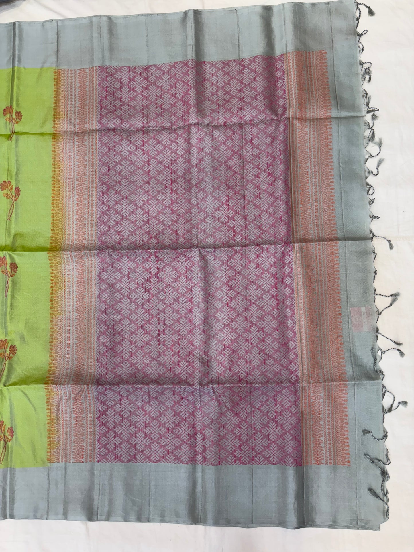 Raaha green softsilk saree with thread work - Pure silk saree - no zari