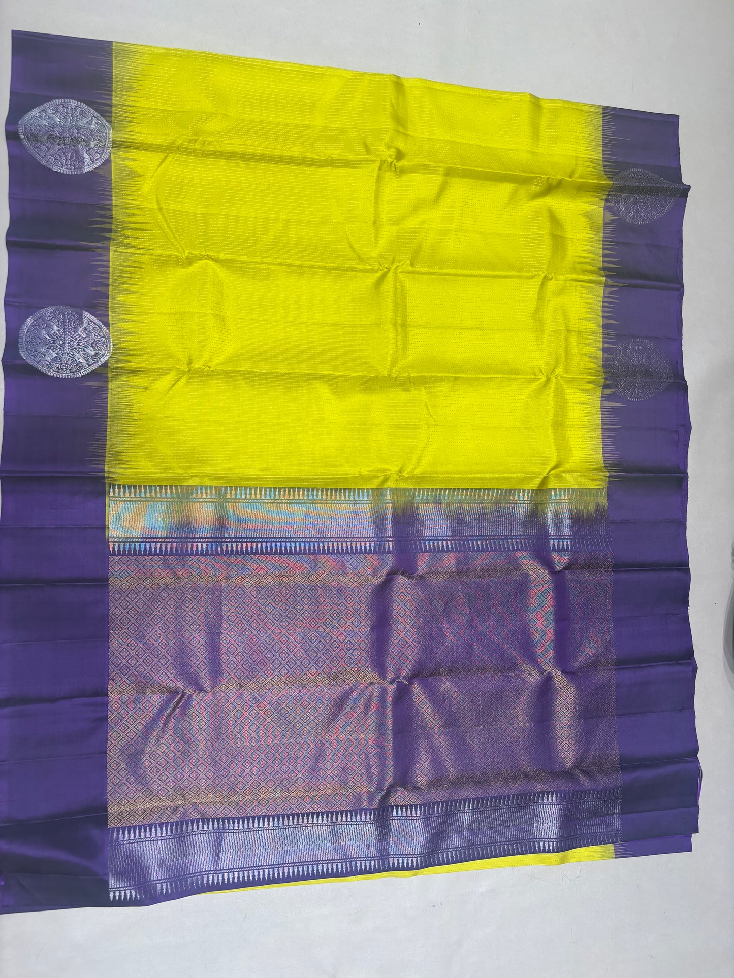 Vaidhika vaira oosi design handloom softsilk saree - Pure silk saree-AK1112