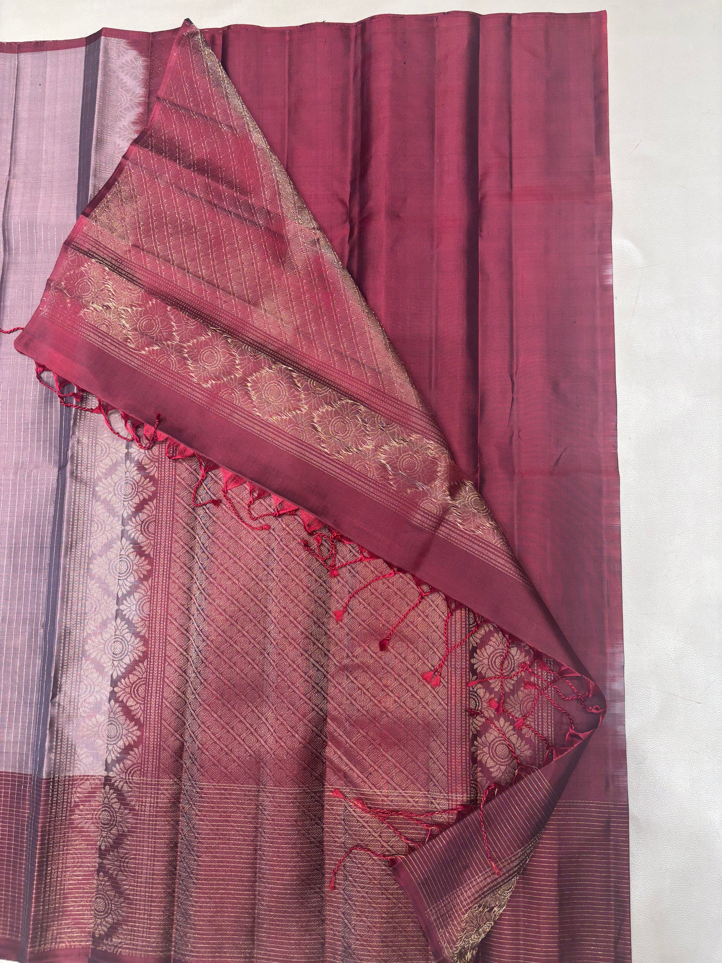 Vaidoori onion color handloom vaira oosi softsilk saree - Pure silk saree