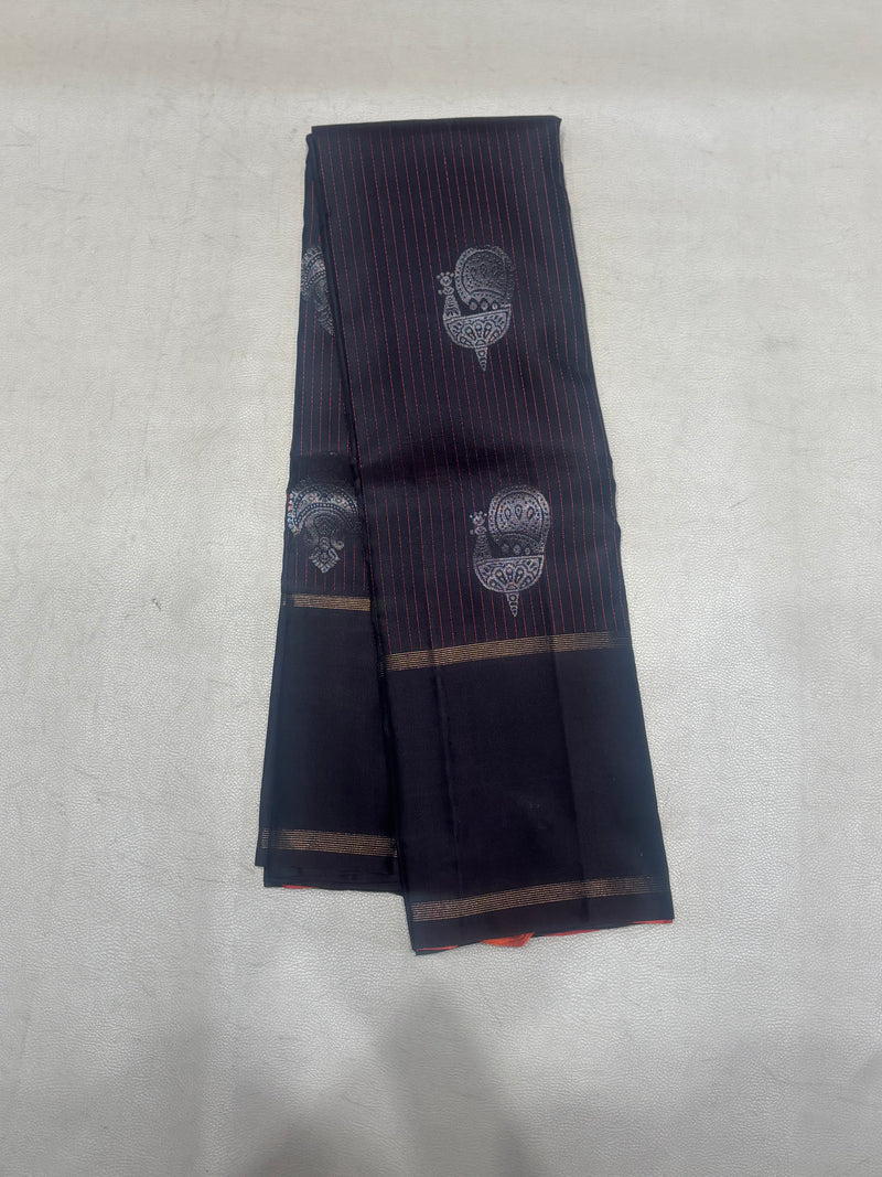 Kaarkuzhal black handloom softsilk saree - Pure silk saree