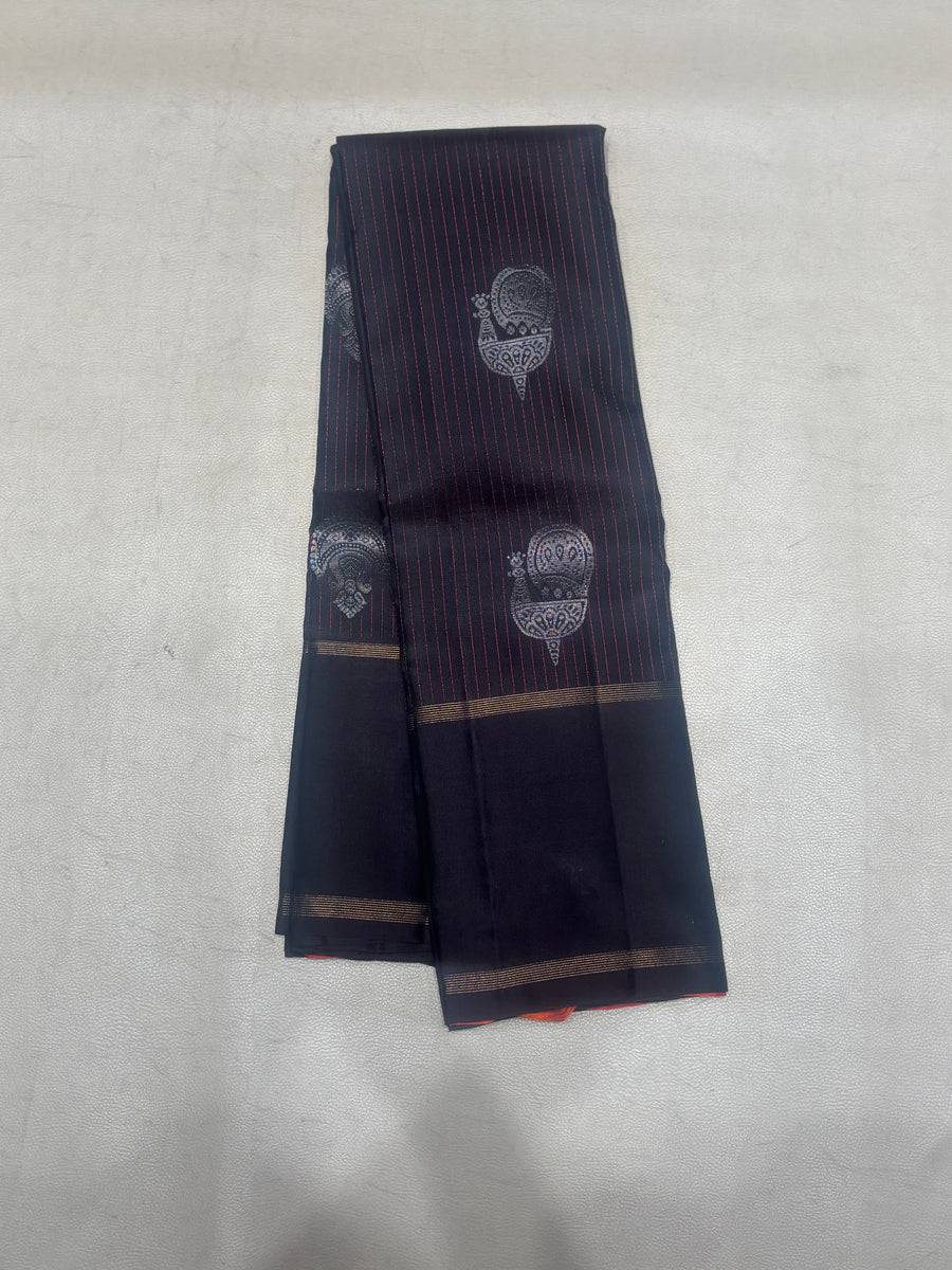 Kaarkuzhal black handloom softsilk saree - Pure silk saree