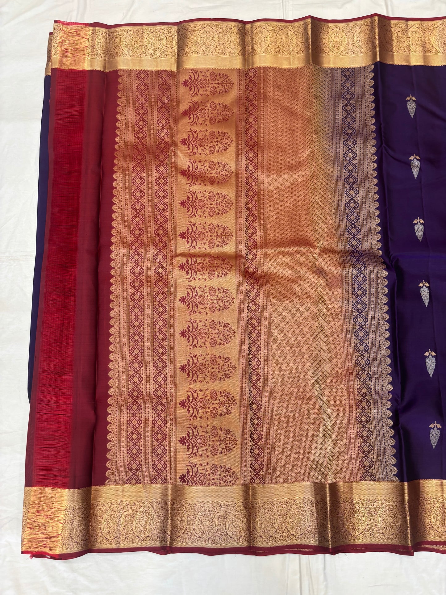 Aavini handloom softsilk saree - Pure silk saree