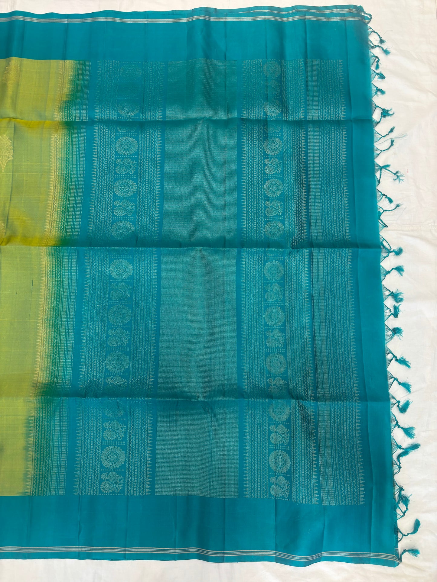 Airaa handloom softsilk saree - Pure silk saree