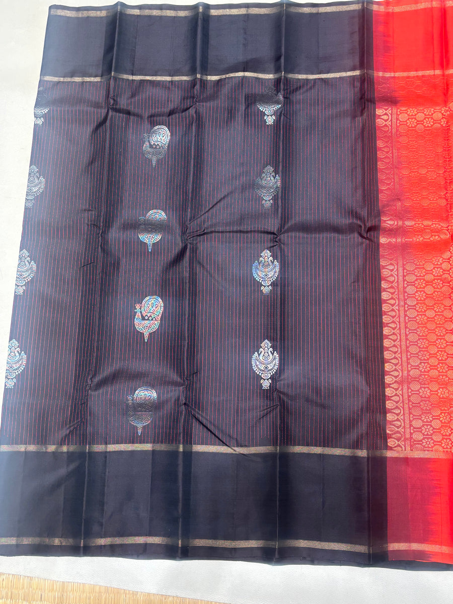 Kaarkuzhal black handloom softsilk saree - Pure silk saree
