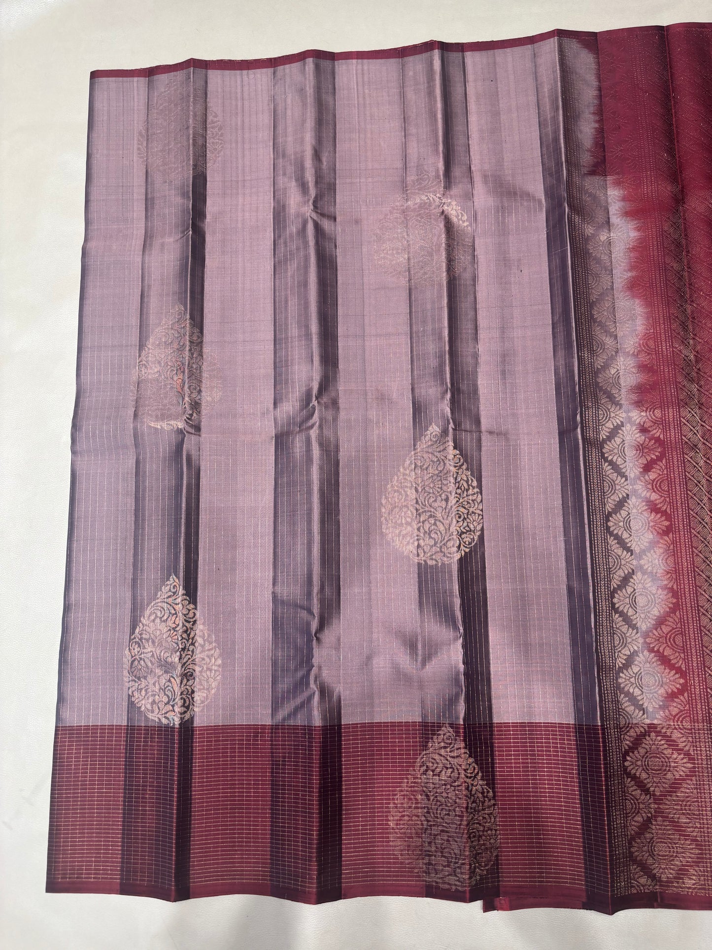Vaidoori onion color handloom vaira oosi softsilk saree - Pure silk saree