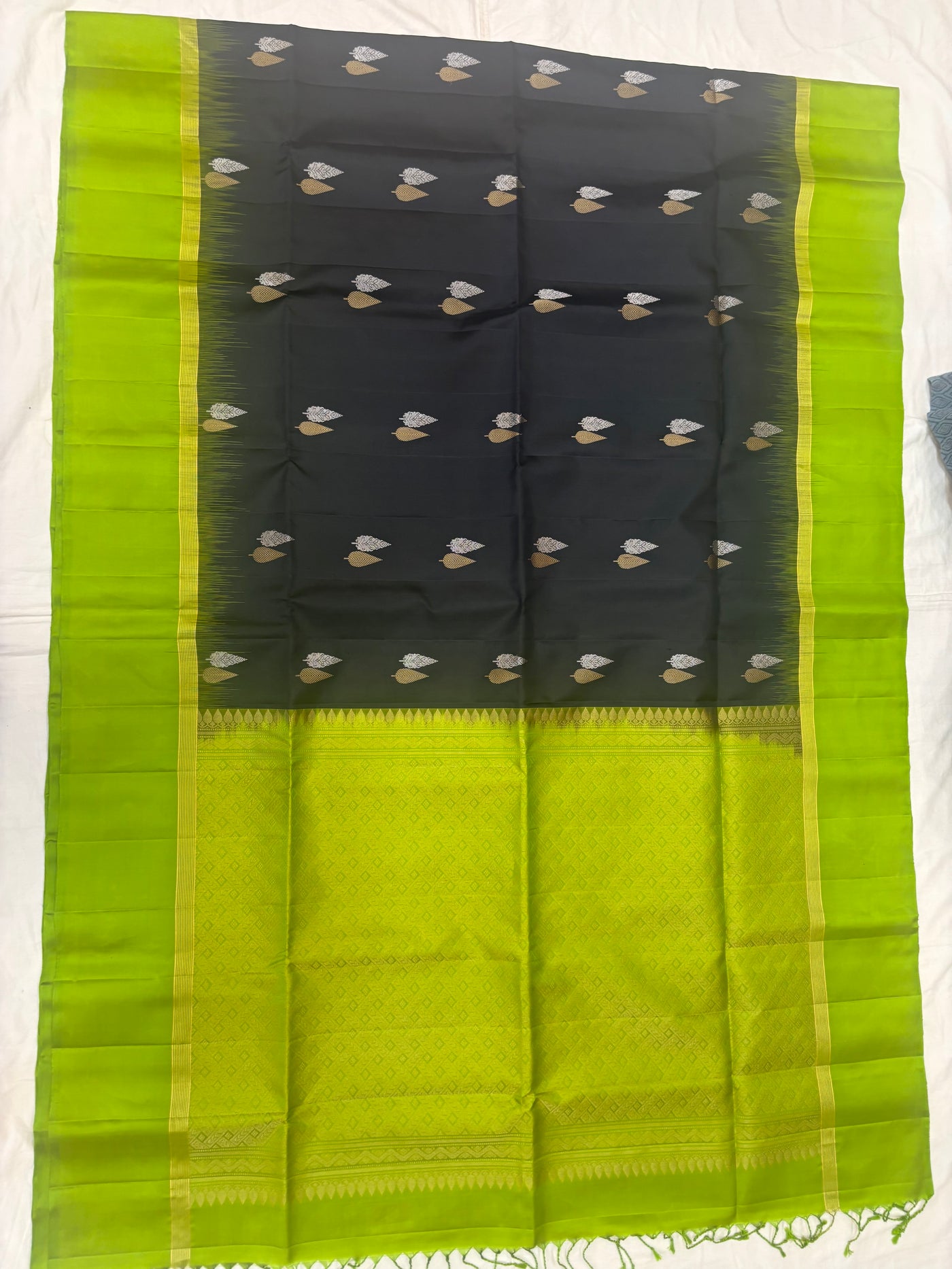 Vainavi handloom softsilk saree - Pure silk saree