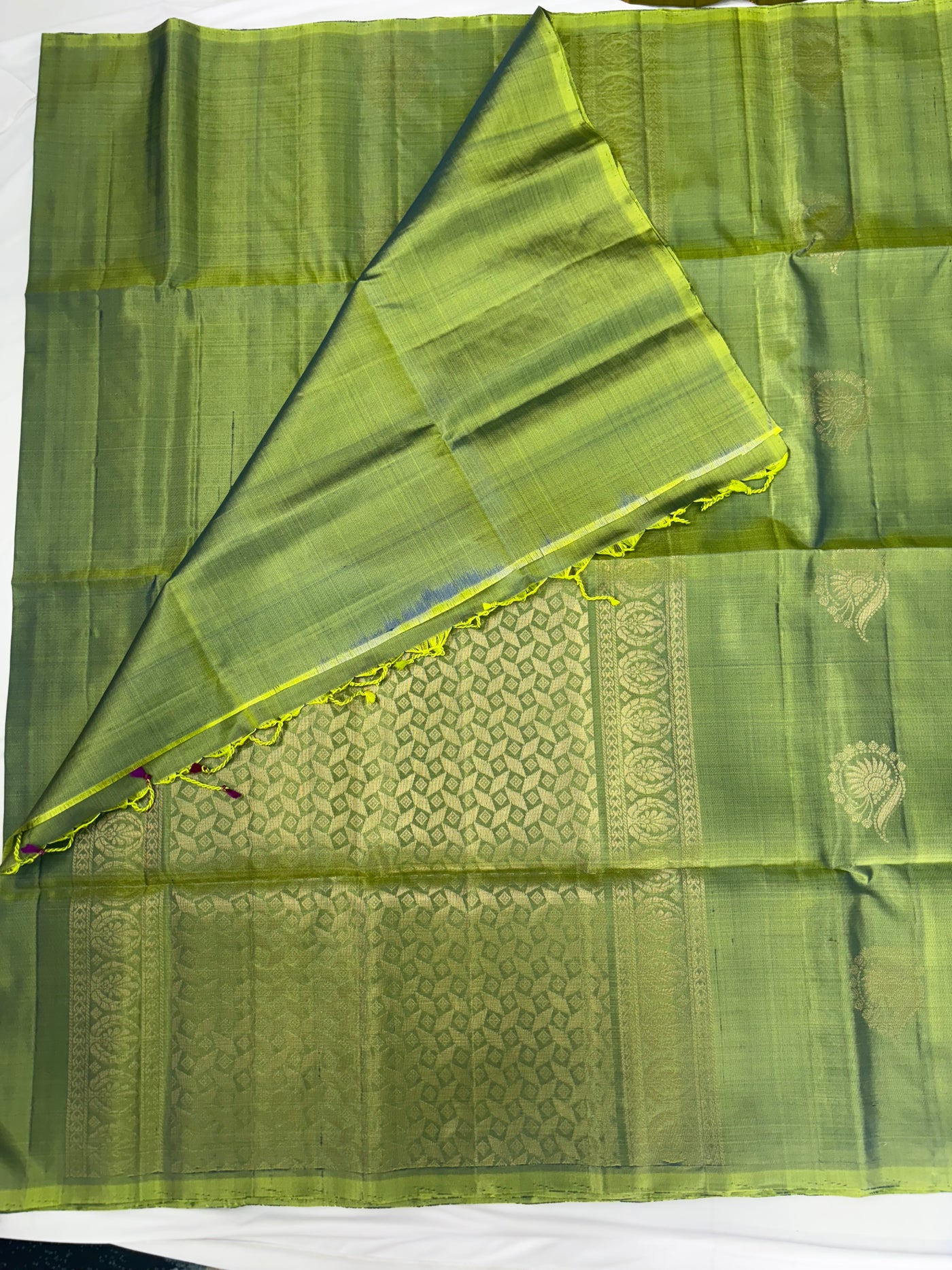 Vandhana handloom softsilk saree - Pure silk saree