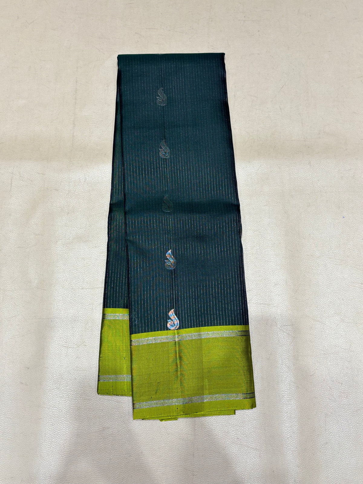 Yashika vaira oosi handloom softsilk saree - Pure silk saree