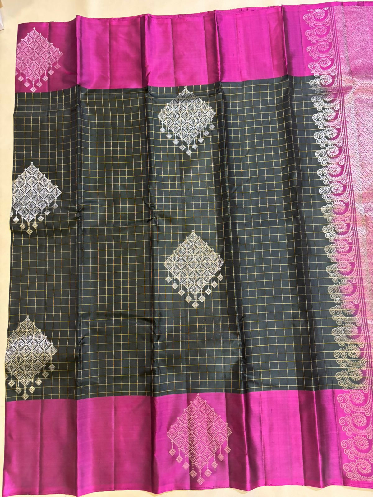 Thanima bottle green handloom softsilk saree - Pure silk saree
