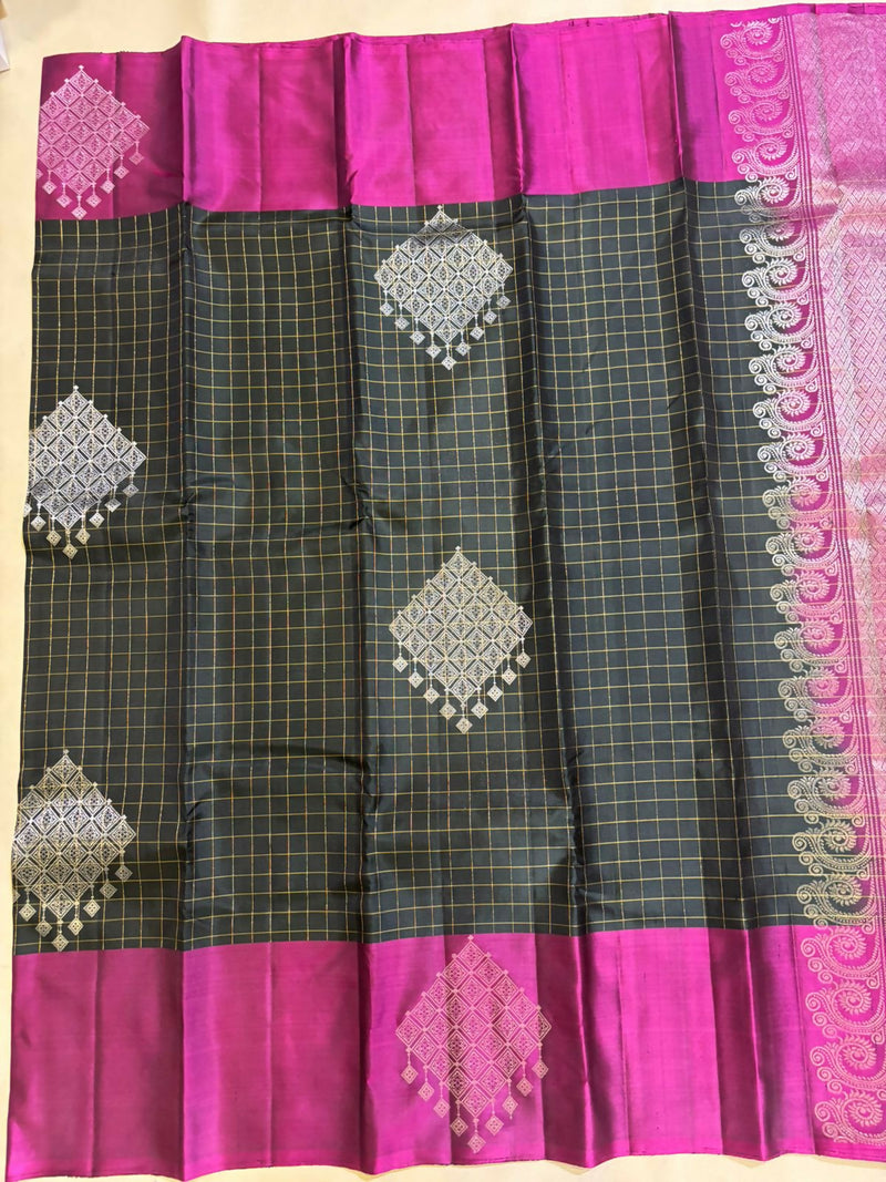 Thanima bottle green handloom softsilk saree - Pure silk saree