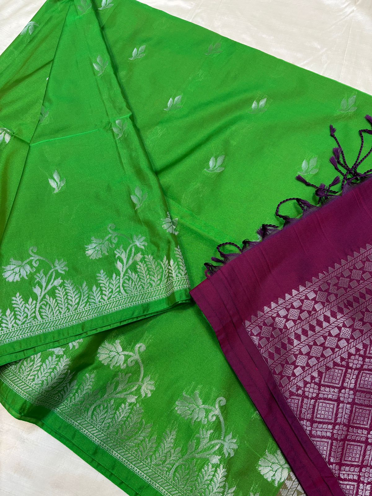 Semi Silk -Turning Borders