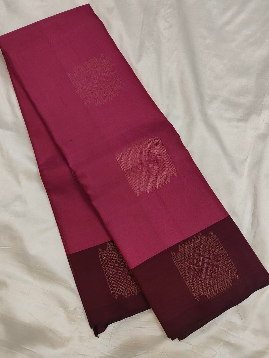 Soft Silk - Contrast borders