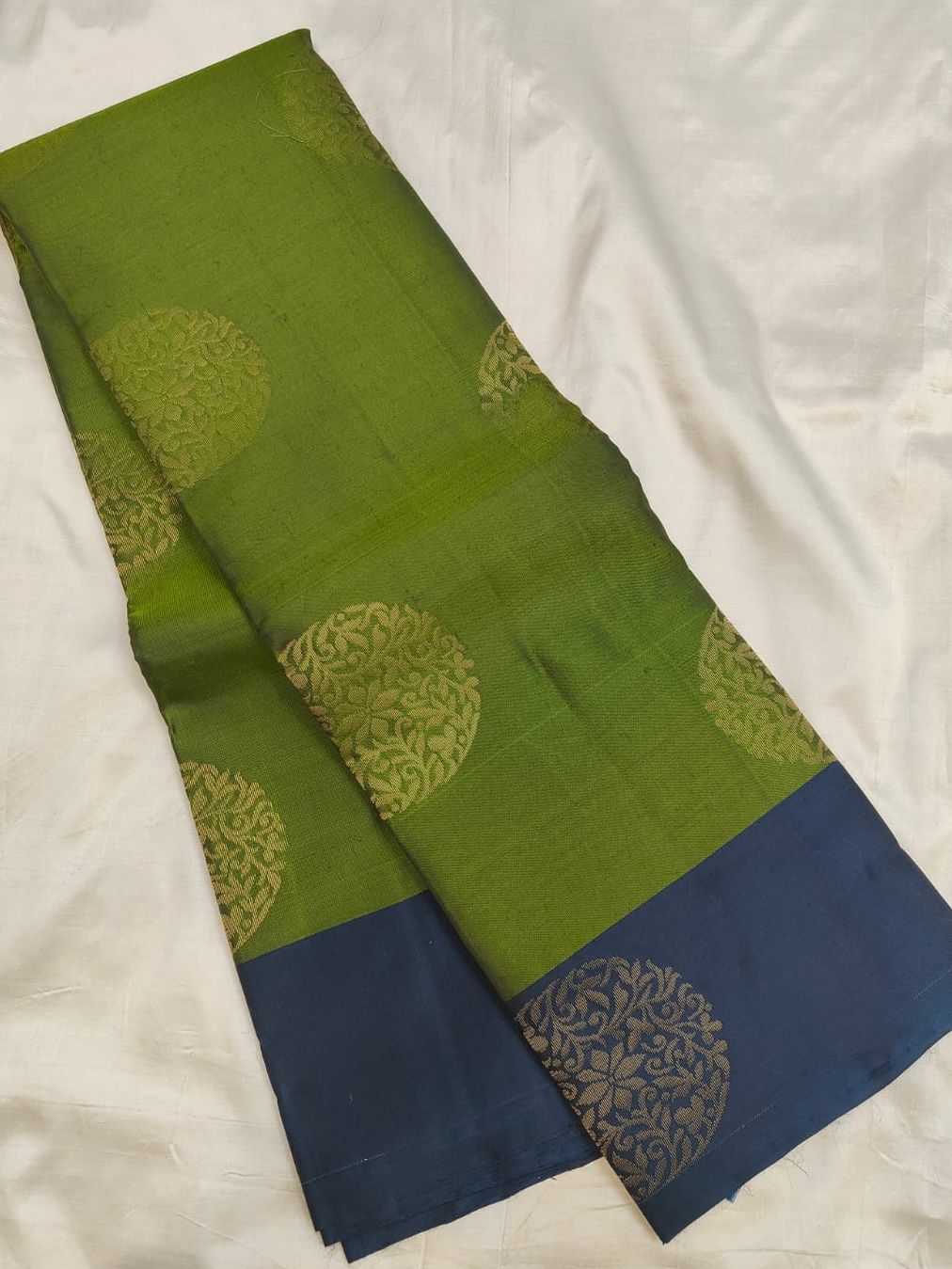Soft Silk - Contrast borders